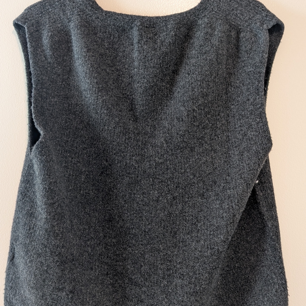 Uniqlo Dark Gray V-Neck Women's Sweater Vest - Picture 6 of 6